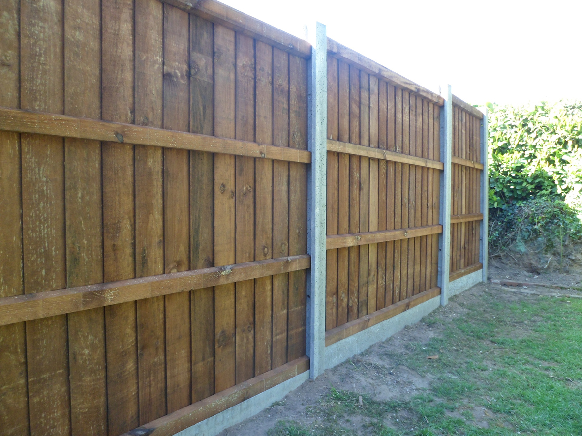 garden fence installers in Bracknell