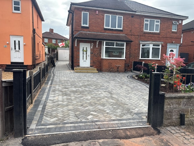 Block paving driveway installed by Stonecoat Driveways near Alsager